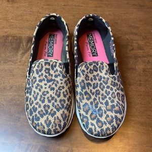 Skechers animal print cheetah memory foam shoes